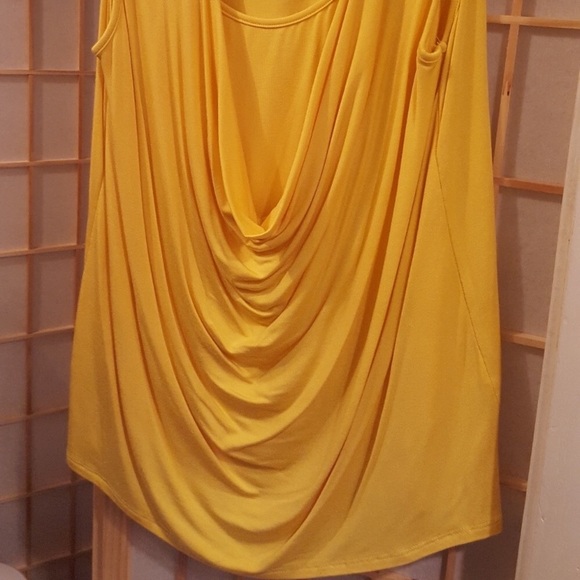 Open drape top - Picture 3 of 3